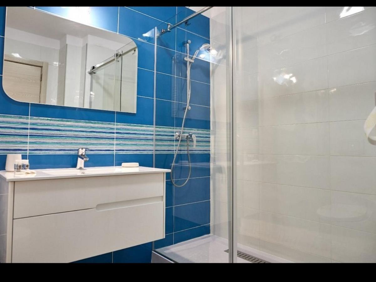 Blue 65 Apartment Navodari Luaran gambar